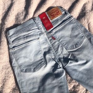 NWT Levi’s 710 Super Skinny 26x28